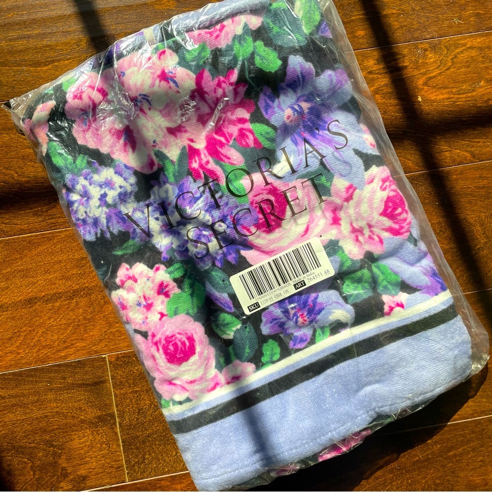 VICTORIA'S SECRET Terry Beach Towel - Picture 2 of 4